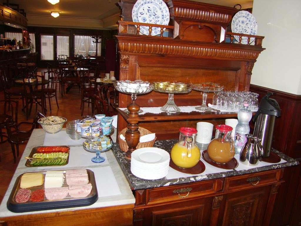 Adler Hotel Budaörs Dış mekan fotoğraf